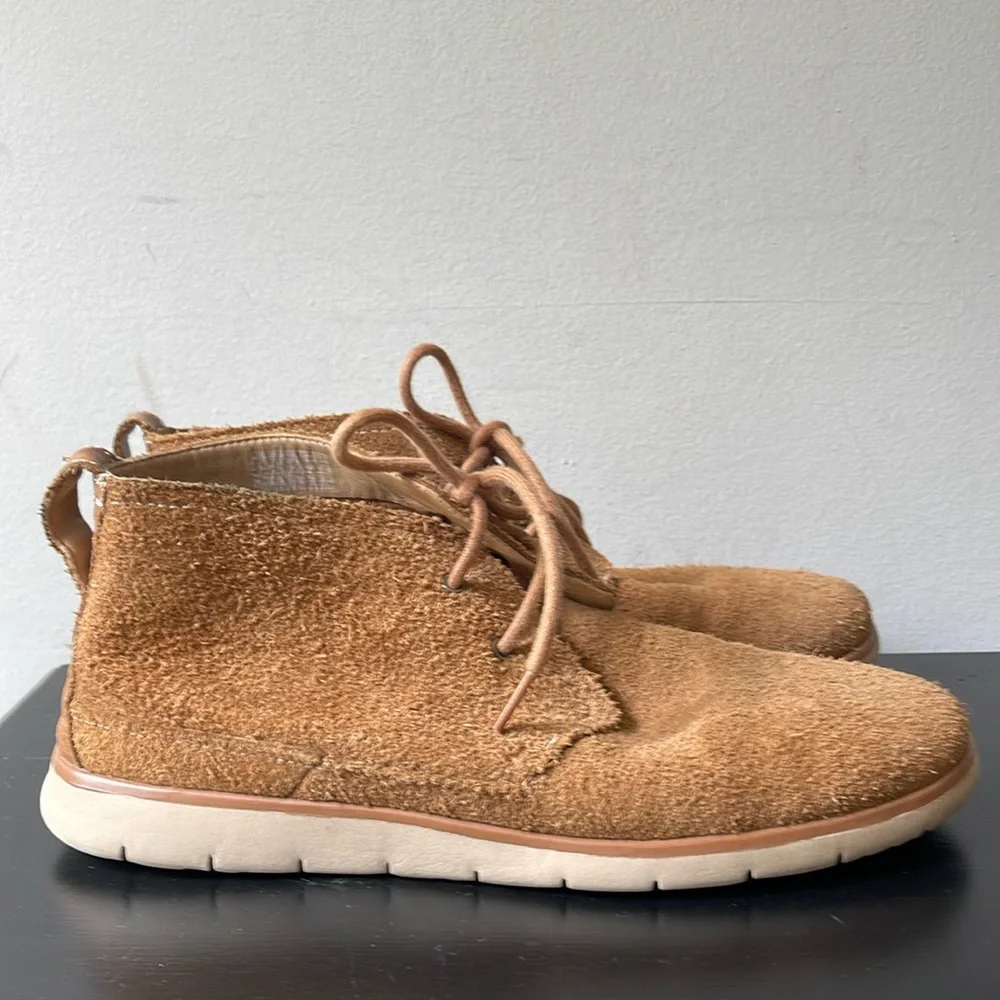 UGG men tan